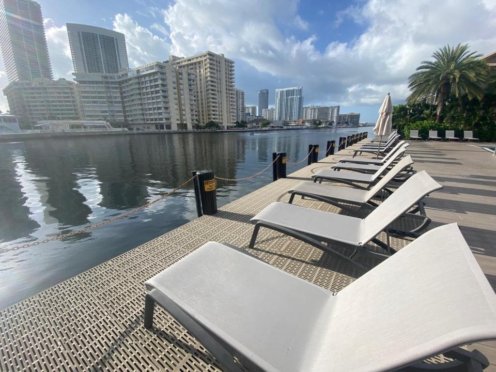 Studio In Hallandale 2 Beds Hallandale Beach Bagian luar foto