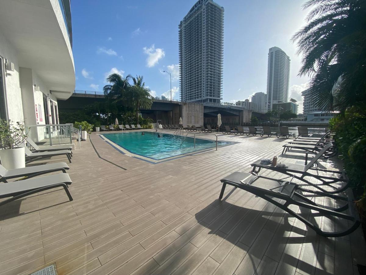 Studio In Hallandale 2 Beds Hallandale Beach Bagian luar foto