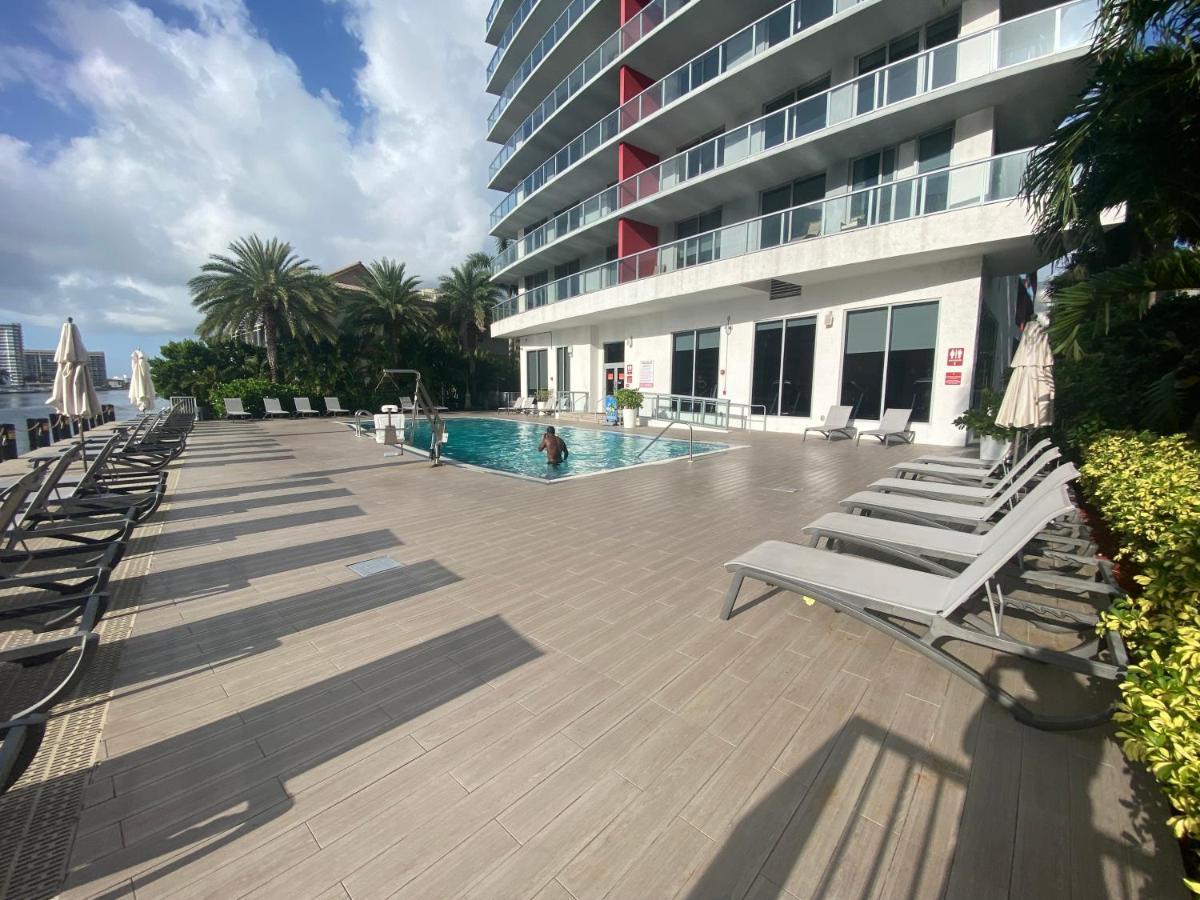 Studio In Hallandale 2 Beds Hallandale Beach Bagian luar foto